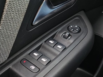 Citroen C4 III SUV 1.2 PureTech 130KM 2021 Citroen C4 SalonPL Podgrzewane fotele szyba kierow, zdjęcie 15