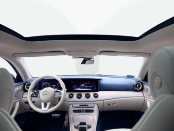 Mercedes Klasa E W213 Coupe Facelifting 2.0 E220d 194KM 2020 Mercedes-Benz Klasa E E 220 d 4MATIC Coupe AMG Panorama Burmester Wide, zdjęcie 8