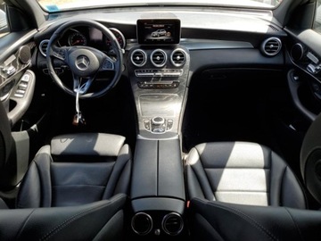 Mercedes GLC C253 2018 Mercedes-Benz GLC 300, 2018r., 4x4, 2.0L 2.0 Benzyna 241KM, zdjęcie 6