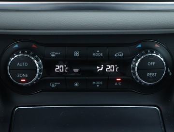 Mercedes GLA I Off-Roader Facelifting 1.6 200 156KM 2018 Mercedes GLA GLA 200, Salon Polska, Automat, zdjęcie 16