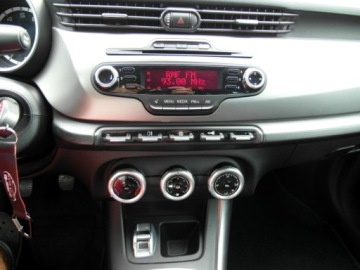 Alfa Romeo Giulietta Nuova II Hatchback 5d 1.4 TB 16v 120KM 2013 Alfa Romeo Giulietta Nowe Opony Klimatyzacja Komputer 1.4 Benzyna 120KM, zdjęcie 19