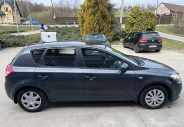 Kia Ceed I Hatchback 5d Facelifting 1.4 DOHC CVVT 90KM 2010 Kia Ceed Kia Ceed 1.4 CVVT Attract 1.4 Benzyna 90KM, zdjęcie 8