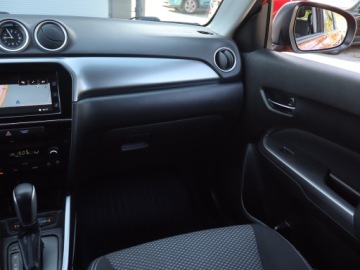 Suzuki Vitara III SUV Facelifting 1.0 BoosterJet 111KM 2019 Suzuki Vitara 1.0 BoosterJet, Salon Polska, zdjęcie 7