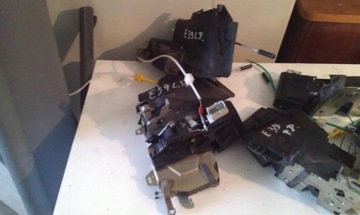 BMW 5 E39 - ZÁMEK DVEŘE PRAVÝ PŘEDNÍ