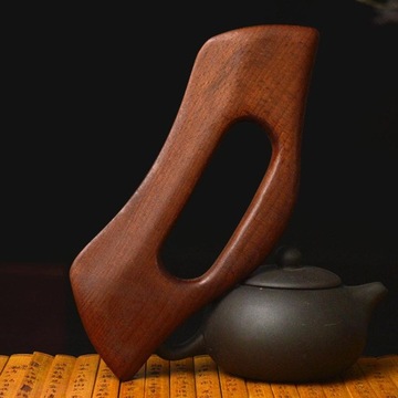 Деревянный скребок для кузова из набора.