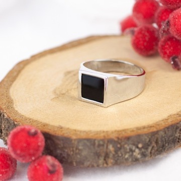 КВАДРАТНОЕ КОЛЬЦО С ОНИКСОМ, СЕРЕБРО 925 ПРОБЫ + ГРАВИРОВКА