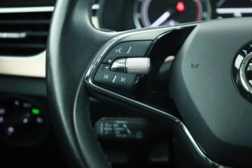 Skoda Kamiq Crossover 1.0 TSI 110KM 2022 Skoda Kamiq 1.0 TSI, Salon Polska, Serwis ASO, zdjęcie 14