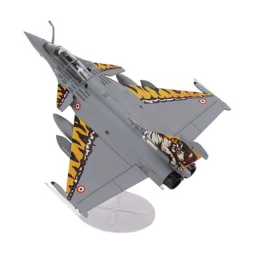 Модель истребителя 1:72, отлитая под давлением