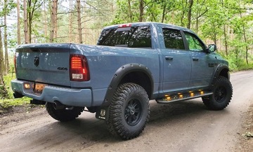 Боковые подножки, площадки, пороги на DODGE RAM 1500 2009-2018 CREW CAB