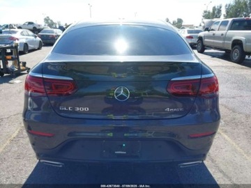 Mercedes GLC C253 2021 Mercedes-Benz GLC 300 4Matic Coupe 2021 2.0l 2.0 Benzyna 255KM, zdjęcie 4