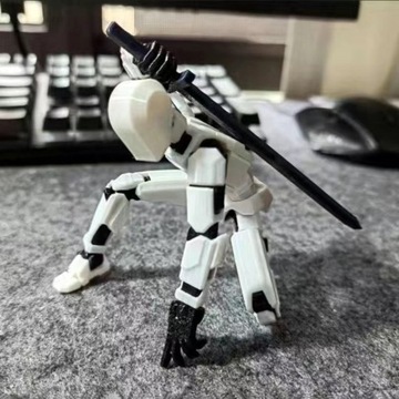 Напечатано на 3D -фигурке многоперированной модели робота, подвижной фигурки пруда