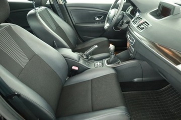 Renault Megane III Hatchback 1.9 dCi 130KM 2010 Renault Megane 1.9 dCi, Navi, Klima, Klimatronic, zdjęcie 6