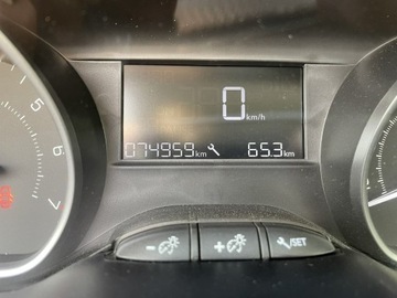 Peugeot 2008 I SUV 1.2 PureTech 82KM 2015 Peugeot 2008 Klima LEDY Mały przebieg, zdjęcie 9