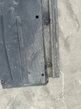 КРЫШКА ШАССИ ПРАВАЯ AUDI A4 B8 8K0825208D