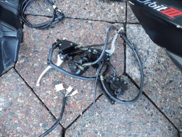 SYM ORBIT II 2 50 ЗАЖИМ+ТРУБА+НАСОС ПЕРЕДНЯЯ ЧАСТЬ