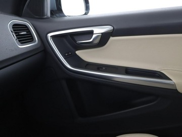 Volvo V60 I Kombi Facelifting 2.0 D2 DRIVE-E 120KM 2018 Volvo V60 FV23 2.0D Linje Svart Klimatyzacja, zdjęcie 32