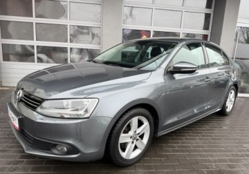 Volkswagen Jetta VI Sedan 1.2 TSI 105KM 2013 Volkswagen Jetta Salon Polska. Serwis ASO Czujniki 1.2 Benzyna 105KM, zdjęcie 20