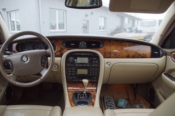 DESKA KOKPIT JAGUAR XJ 2005