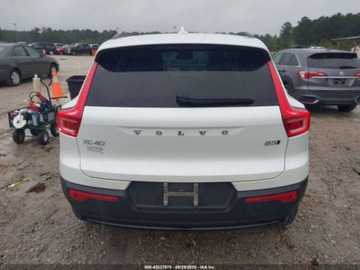 Volvo XC40 2024 Volvo XC 40 B5 Plus Dark Theme 2024 2.0l 2.0 Benzyna 247KM, zdjęcie 4