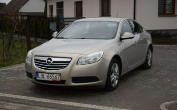 Opel Insignia I Sedan 1.6 Twinport ECOTEC 115KM 2010 Opel Insignia 1.6 BGas Klima 2 KPL Opon Stan bardzo dobry 1.6 115KM, zdjęcie 3