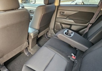 Mitsubishi Outlander III SUV Facelifting 2015 2.0 MIVEC 150KM 2016 Mitsubishi Outlander LIFT 2.0 150KM Kamera 1-Wlasciciel Ks.Serwisowa 2.0, zdjęcie 10