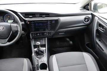 Toyota Auris II Hatchback 5d Facelifting 1.33 Dual VVT-i 99KM 2016 Toyota Auris 1.3 Dual VVT-i, Salon Polska, zdjęcie 7