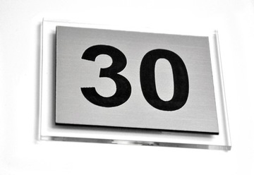 Номер двери, дополнительная гравировка на оргстекле, 11 х 7 см.