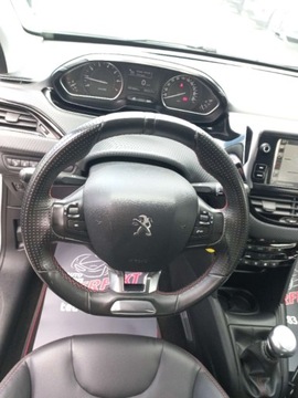 Peugeot 208 I Hatchback 5d Facelifting 1.2 PureTech 110KM 2016 Peugeot 208 GT Line Kamera Klimatronik PDC Sensor Alu 1.2 Benzyna 110KM, zdjęcie 12