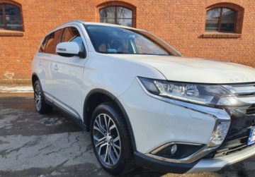 Mitsubishi Outlander III 2018 Mitsubishi Outlander Intense PLUS Kamera GetHelp 2.3 Diesel 150KM, zdjęcie 2