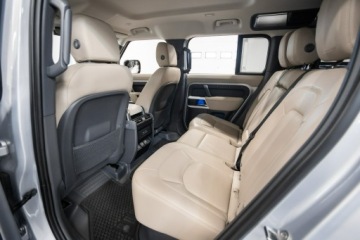 Land Rover Defender IV (L663) Hard Top 90 3.0D R6 250KM 2023 Land Rover Defender 110 3.0D 250KM. Salon PL. FV., zdjęcie 23