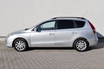 Hyundai i30 I CW 2.0 143KM 2008 Hyundai i30 2.0 CVVT, Klima, Klimatronic, zdjęcie 2