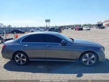 Mercedes Klasa E W213 2019 Mercedes-Benz Klasa E 2019 Mercedes-Benz E-Class E 300 RWD Sedan 2.0 241KM, zdjęcie 12