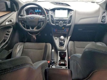 Ford Focus III RS 2.3 EcoBoost 350KM 2017 Ford Focus 2.3 350 KM, 4x4, RS, male uszkodzenia 2.3 Benzyna 350KM, zdjęcie 6