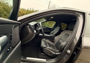 Volvo XC60 II 2023 Volvo XC 60 B4 FullLed El.Klapa Fotele Pamieci Skora Kamera Blis Harmann G, zdjęcie 4