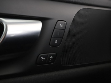 Volvo V60 II  Kombi Plug-in 2.0 T6 Plug-In Hybrid 341KM 2020 Volvo V60 Inscription Expression PHEV AWD T6, zdjęcie 35