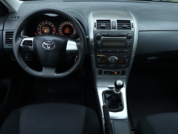 Toyota Corolla X Sedan Facelifting 1.6 Valvematic 132KM 2011 Toyota Corolla 1.6 Valvematic, Salon Polska, zdjęcie 6