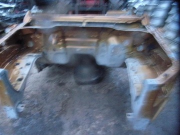 NISSAN NAVARA D23 ČTVRTKA PRÁH SLOUPEK