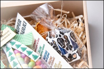 РОЖДЕСТВЕНСКИЙ ПОДАРОК ​​ПОД ЕЛКОЙ ПОДАРОЧНАЯ КОРЗИНА