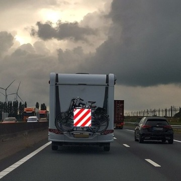 Предупреждающая табличка на багажник кемпера Италия Испания 50х50см