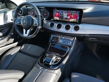Mercedes Klasa E W213 Limuzyna Plug-in Facelifting 2.0 300e 320KM 2020 Mercedes E300e 320 koni Sedan Burmester Szyber Webasto Kamera Avantgarde, zdjęcie 14