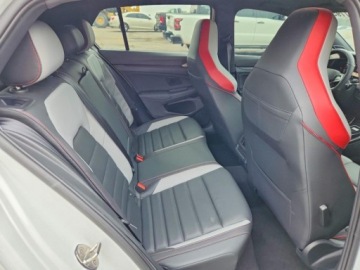 Volkswagen Golf VIII GTI 2.0 TSI 245KM 2024 Volkswagen Golf 2024r., GtI Se, 2L, od ubezpieczalni 2.0 Benzyna 244KM, zdjęcie 9