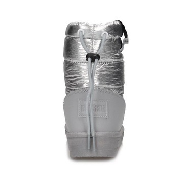 Зимние туфли большие звезды изолированные снежные ботинки