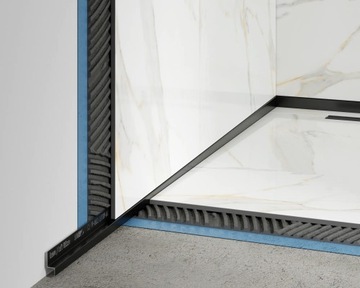 НАКЛОННАЯ ДУШЕВАЯ ПЛАНКА НА СТЕНЕ, ЧЕРНЫЙ МАТОВЫЙ, СЛЕВА, 100 см RAL 9005