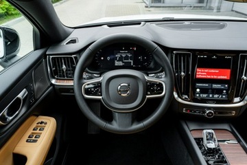 Volvo V60 II  Kombi Facelifting 2.0 B4 B 197KM 2025 Volvo V60 Ultra Dark B4 Mild hybrid Benzyna 197+14, zdjęcie 16