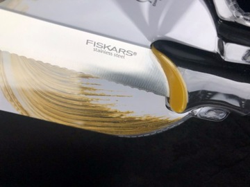 НОЖ FISKARS ДЛЯ ПОМИДОРОВ, ОВОЩЕЙ, ЗУБЧАТЫЙ, С ЗУБКОЙ, С ШАРИКОМ, лезвие 11,5 см