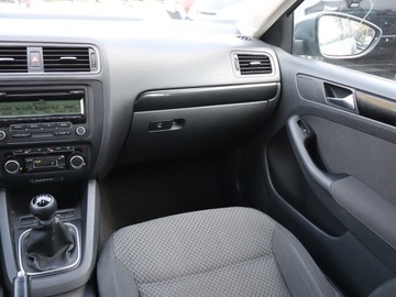 Volkswagen Jetta V 1.6 TDI-CR 105KM 2010 VW Jetta 1.6 TDI, Klima, Klimatronic, Tempomat, zdjęcie 7