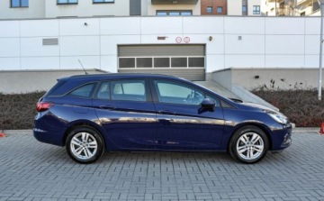 Opel Astra K Sports Tourer 1.6 CDTI 110KM 2017 Opel Astra 1,6CDTI Bezwypadkowa 2017 r. 1.6 Diesel 110KM, zdjęcie 4