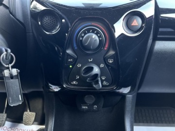 Toyota Aygo II Hatchback 3d Facelifting 1.0 VVT-i 72KM 2019 Toyota Aygo 1.0 VVT-i Prime X-cite II (2014-) Toyo, zdjęcie 18