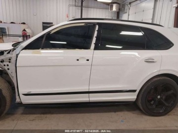 Bentley Bentayga 2022 Bentley Bentayga 2022 BENTLEY BENTAYGA SV8 4.0 Benzyna 542KM, zdjęcie 6