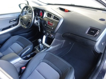 Kia Ceed II Kombi 1.6 GDI 135KM 2012 Kia Cee'd 1.6 Ben.135KM//Ledy/Czujniki, zdjęcie 17